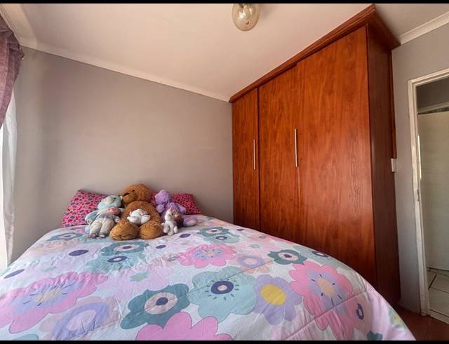 3 BEDROOM HOUSE TO LET IN MANDELA VIEW